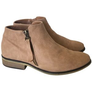 SZ 39 Faux Suede Ankle Boots GUC